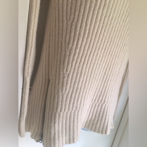 Abercrombie and Fitch. Sweater. S. Cream. Zippers on sides. Good shape. - Picture 6 of 6